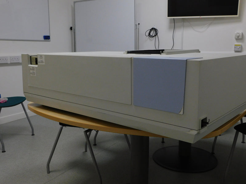 Perkin Elmer Lambda 900 UV-VIS-NIR Spectrometer (Ultraviolet-Visible-Near-Infrared)