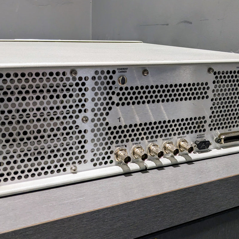 Agilent E 4425 B ESG AP Series Signal Generator