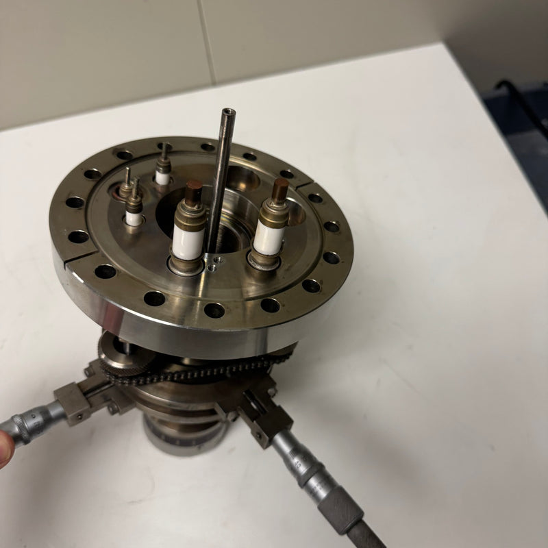 PHI 10 502 UHV Sample Manipulator