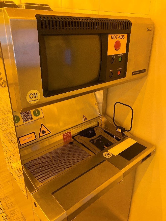 KLA Surfscan 6420 Particle Defect System