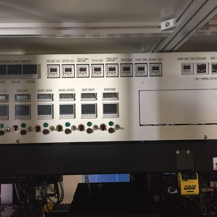 Hitachi CM 700 Die Bonder