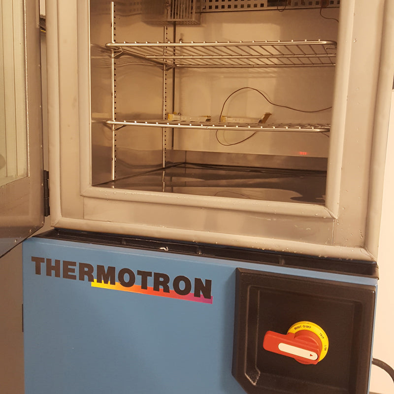 Thermotron S 4 8200 Temperature Cycling Chamber