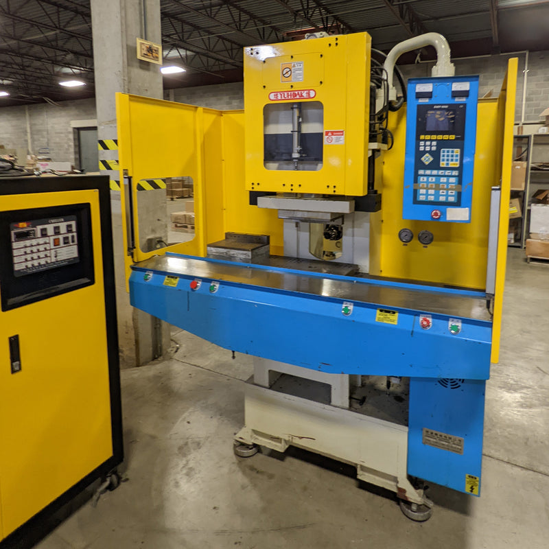 Yuh-Dak YHS 55 2 S Injection Molding Machine