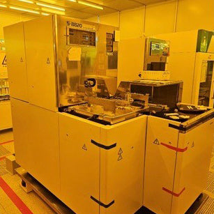 Hitachi S 8820 CD-SEM (Critical Dimension Scanning Electron Microscope)
