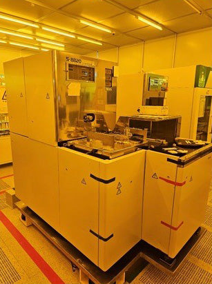 Hitachi S 8820 CD-SEM (Critical Dimension Scanning Electron Microscope)