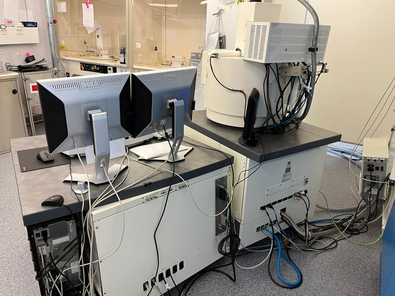 Zeiss Leo 1560 SEM (Scanning Electron Microscope)
