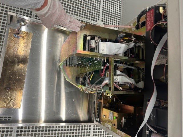 KLA Surfscan 6420 Particle Defect System