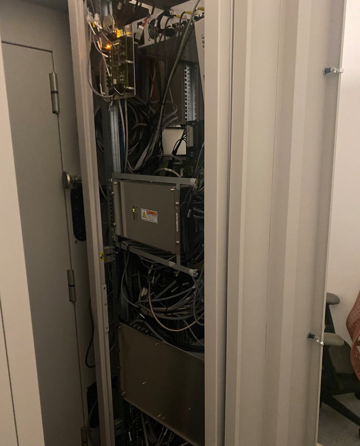 Thermo Fisher Scientific / FEI Helios NanoLab 1200 HP FIB-SEM (Focused Ion Beam - Scanning Electron Microscope)