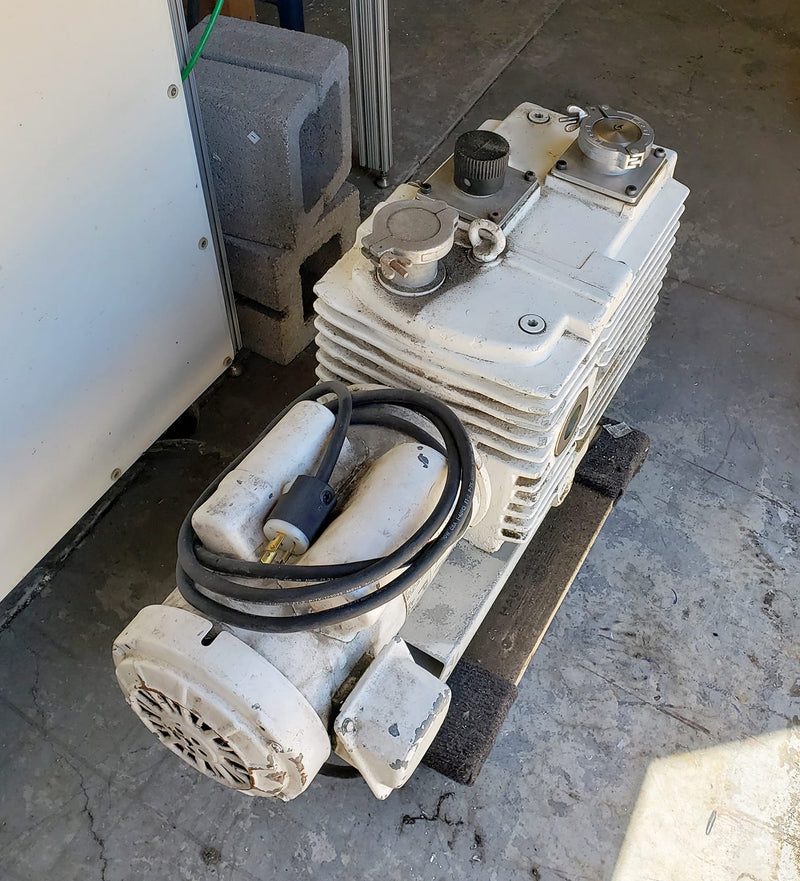 Leybold D 30 A Trivac Pump