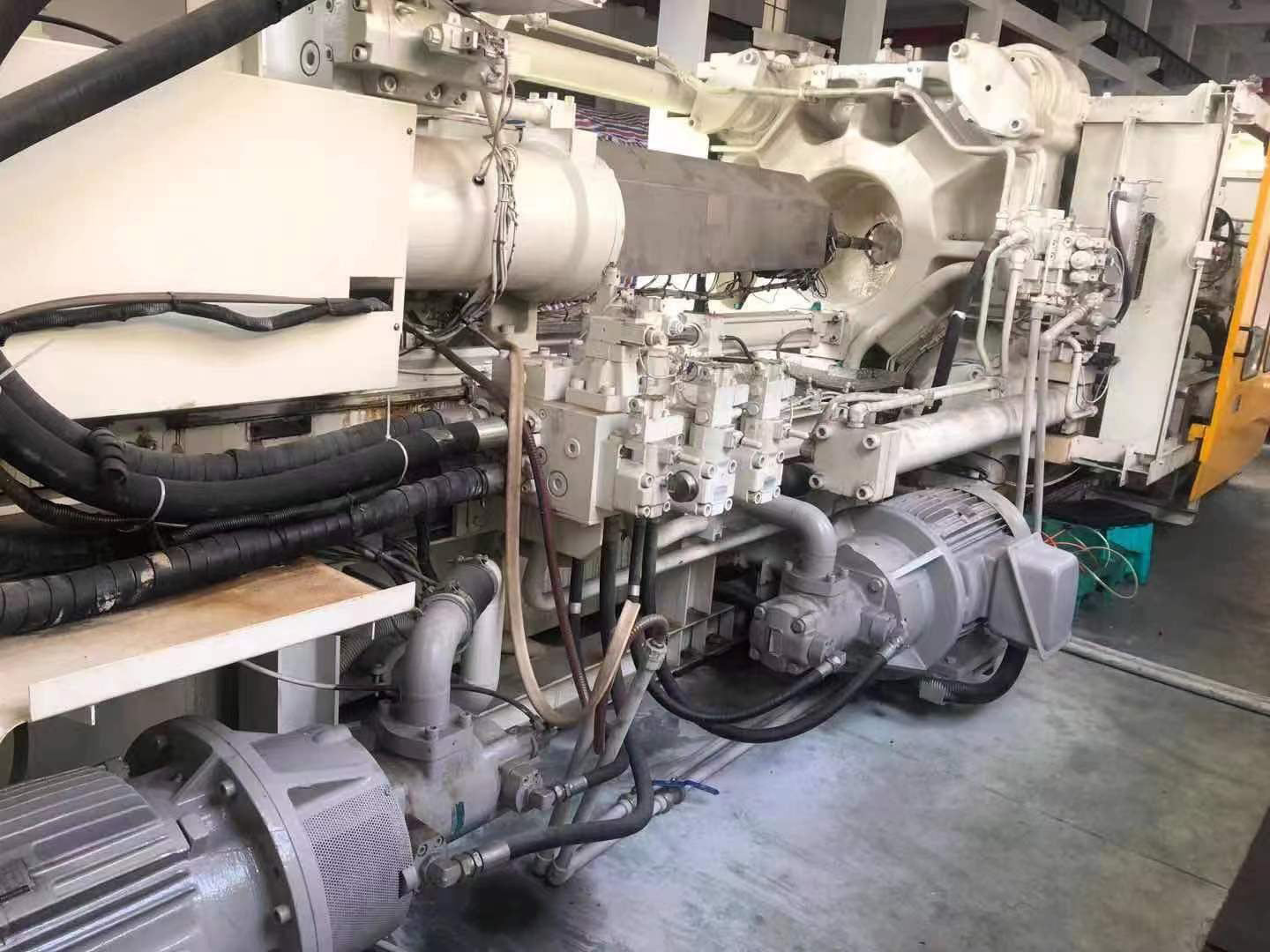 Toshiba IS 850 GT Injection Molding Machine – Bridge Tronic Global