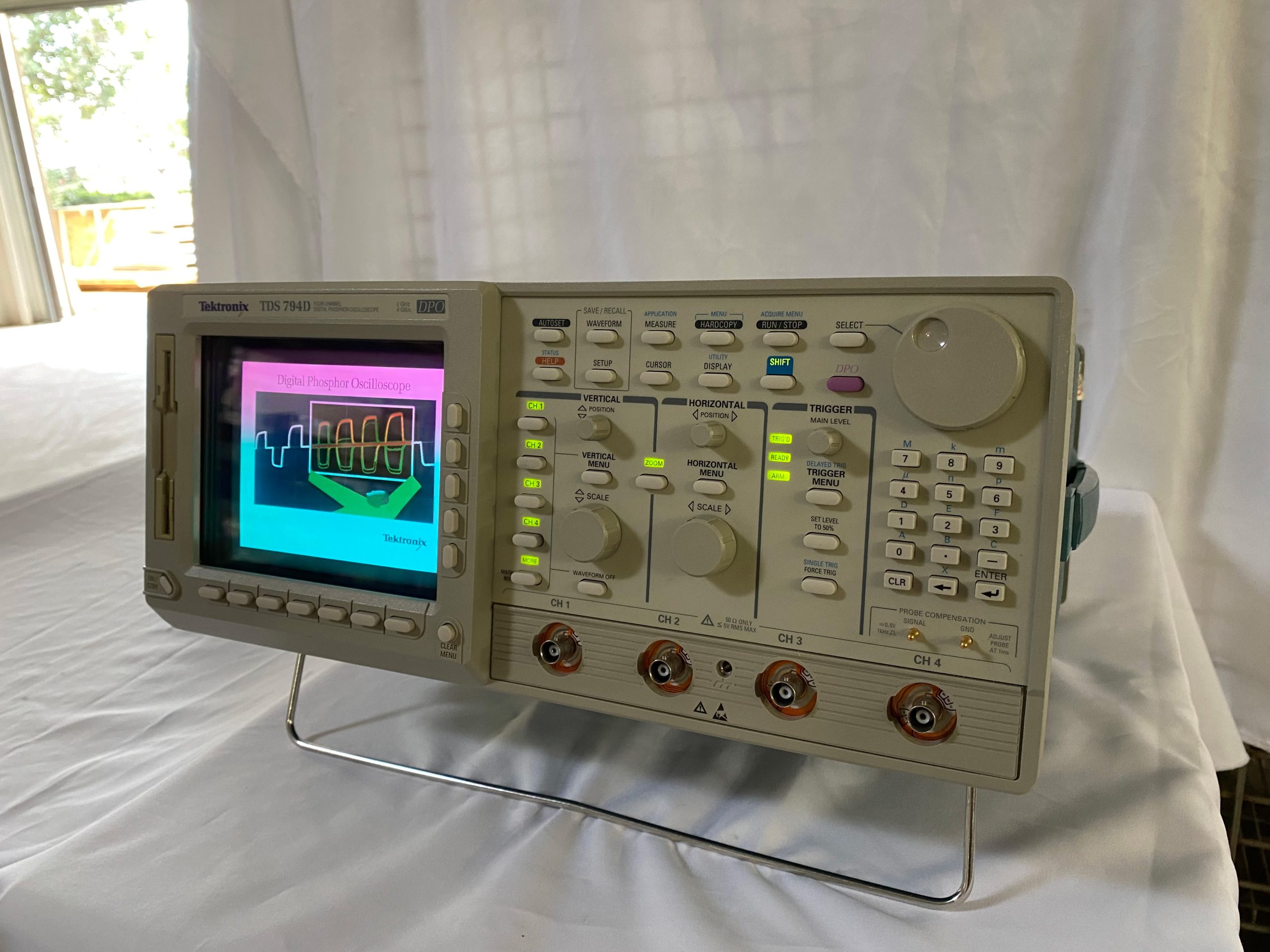 Tektronix  TDS 794 D  Digital Phosphor Oscilloscope  62268 For Sale